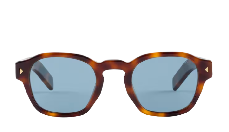 Sunglasses with the iconic metal plaque