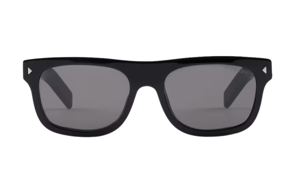 Sunglasses with the iconic metal plaque