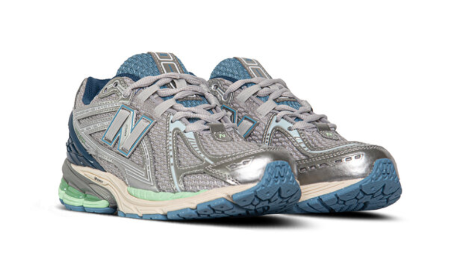 U1906 Silver Metallic Still Water