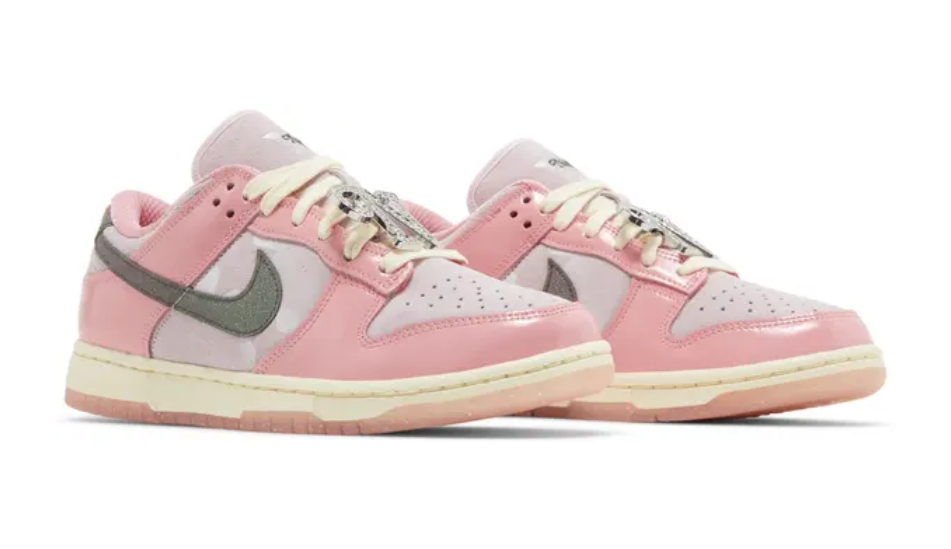 Wmns Dunk Low LX 'Barbie'