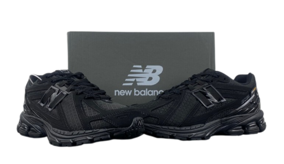 1906R Cordura 'Black Magnet'