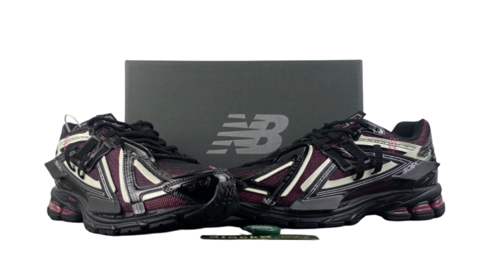 1906A 'Black Dragon Berry'