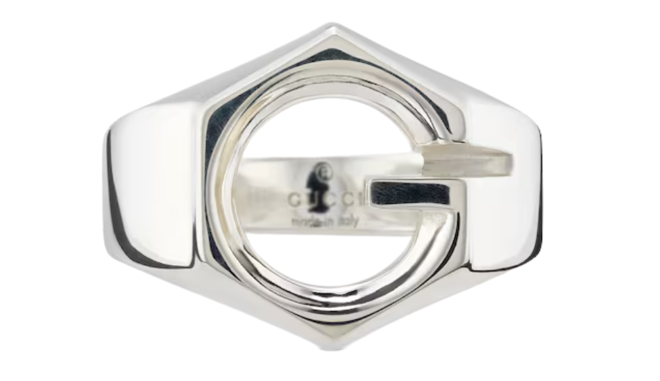 Wide ring with geometric G