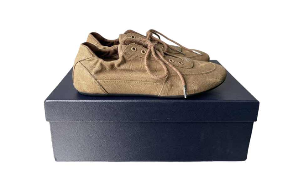 Collapse canvas sneakers